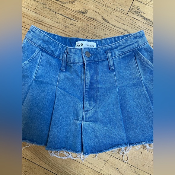 Zara pleated amazing denim skirt. Size small. Worn once!! - Picture 4 of 4